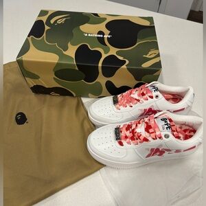 Bapestas Sneakers, Size 6M / 7.5W